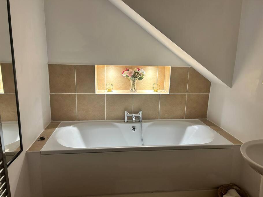Peaceful 2-Bedroom Haven Peterborough Esterno foto