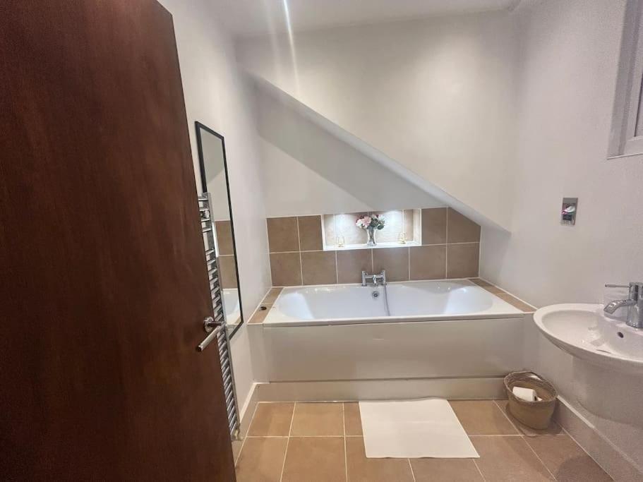 Peaceful 2-Bedroom Haven Peterborough Esterno foto